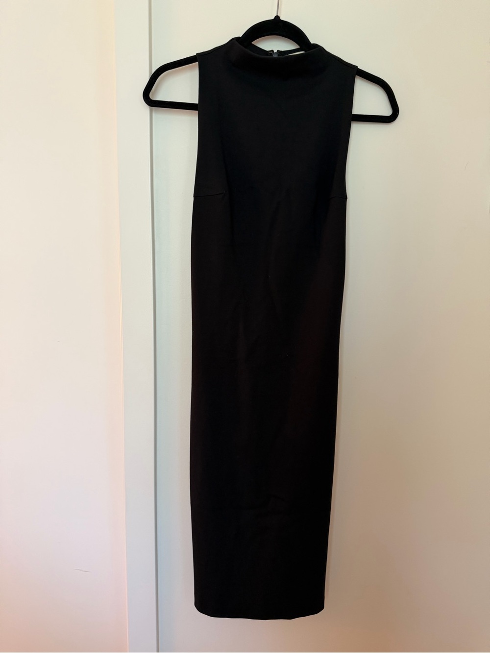 Babaton Sleeveless Black Midi Dress